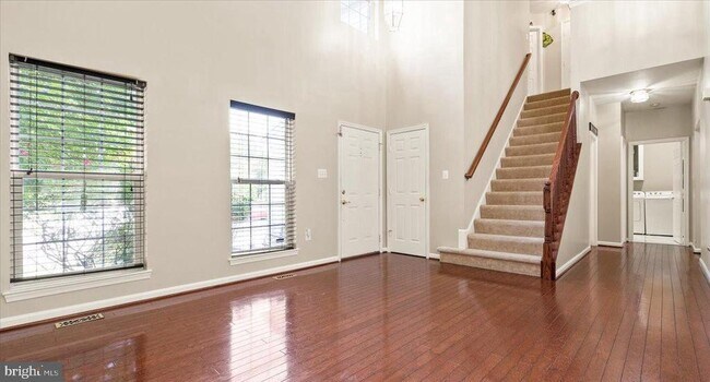 Building Photo - 9750 Granary Pl