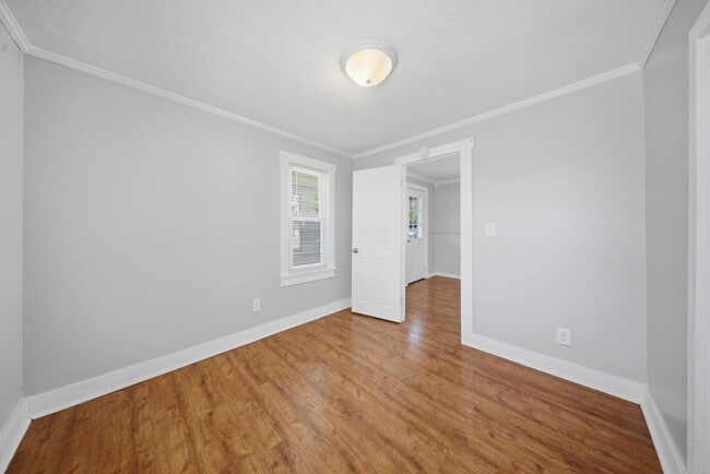 Building Photo - 809 W Park Ave
