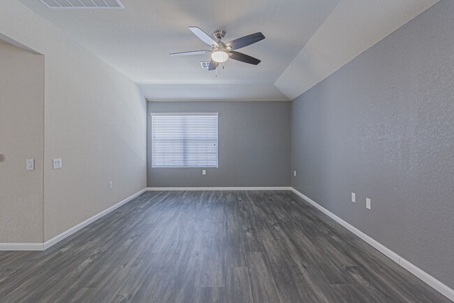 Building Photo - $300 OFF 1ST MONTH RENT IF YOU MOVE IN WIT...