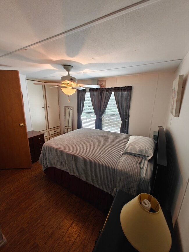 Building Photo - 1002 51st Avenue Plaza W