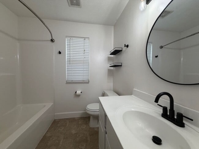 Building Photo - 3 Bed 1 Bathroom Single Family Home Available in Miamisburg*