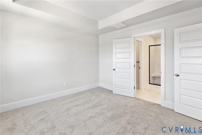 Building Photo - 121 This Wy