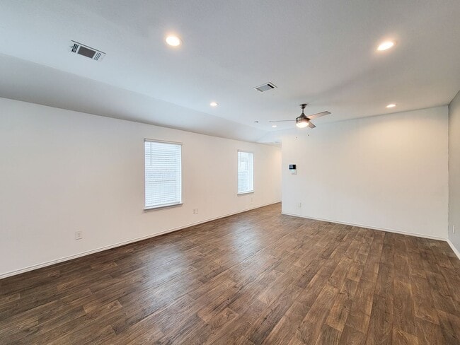 Building Photo - Welcome to your next home in the heart of Downtown Cleveland, Texas! This inviting 3-bedroom, 2-b...