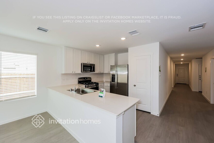 Building Photo - 2624 Bartlett St