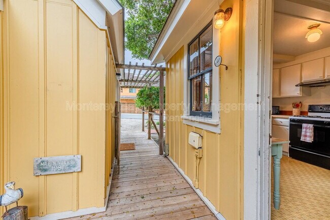 Building Photo - 759 Lighthouse Ave