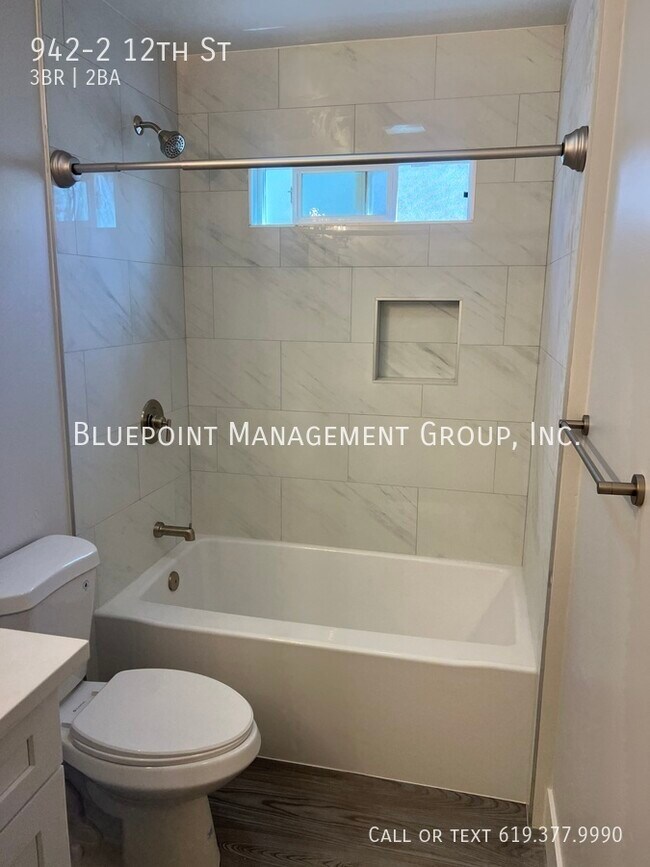 Building Photo - 942 12th St