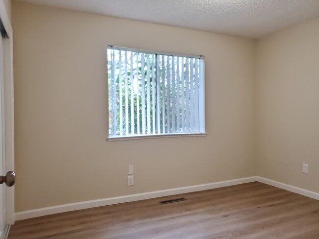 Building Photo - El Zuparko5828