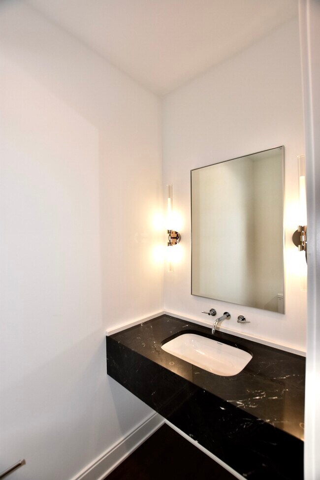 Building Photo - 60 E Randolph St