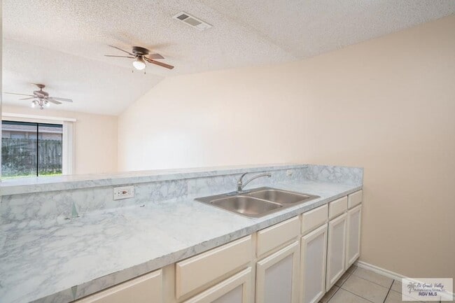 Building Photo - 1307 Lily Ln