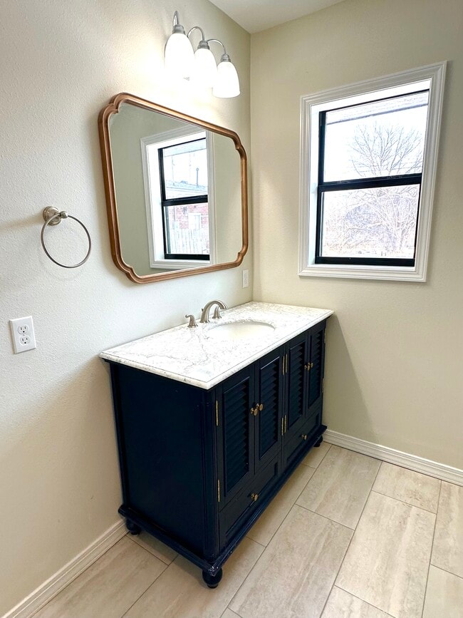 Building Photo - 102 Meadowlark Ave