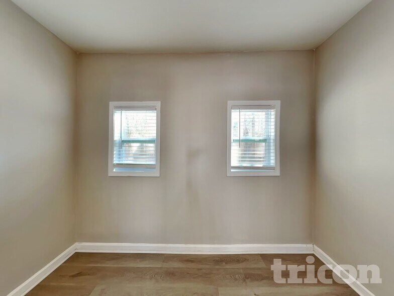 Building Photo - 12264 Crestwood Ct