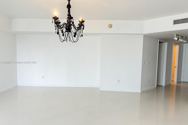 Building Photo - 475 Brickell Ave