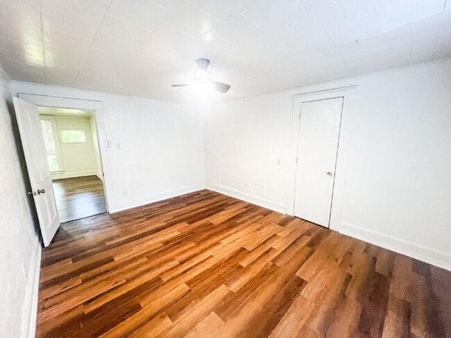 Building Photo - 307 S Rosehill Ave