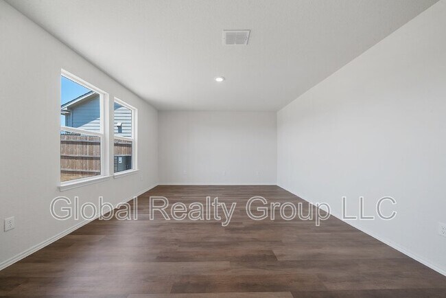 Building Photo - 535 Wild Olive Wy