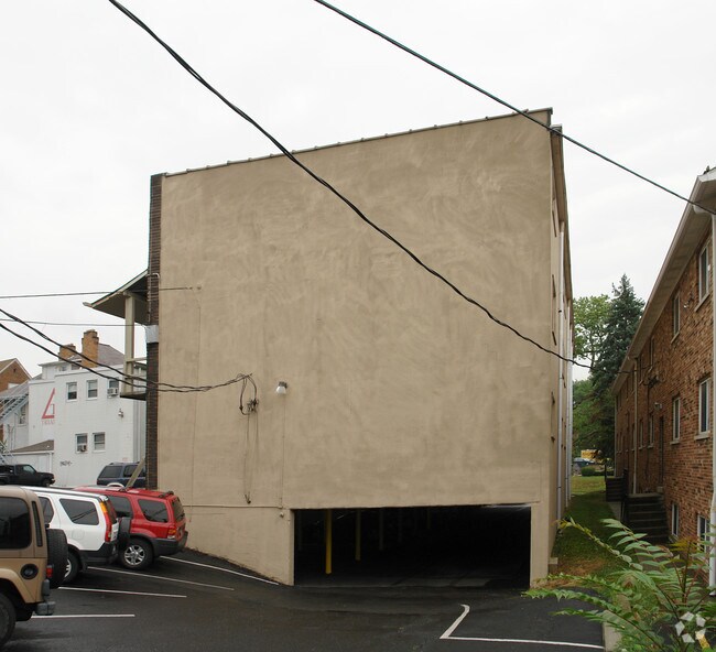 Building Photo - 1927 Indianola Ave