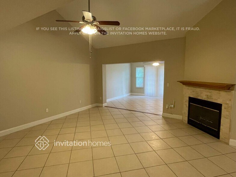 Building Photo - 462 E Springtree Way