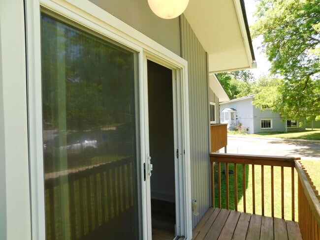 Building Photo - 245 Brookridge Ct