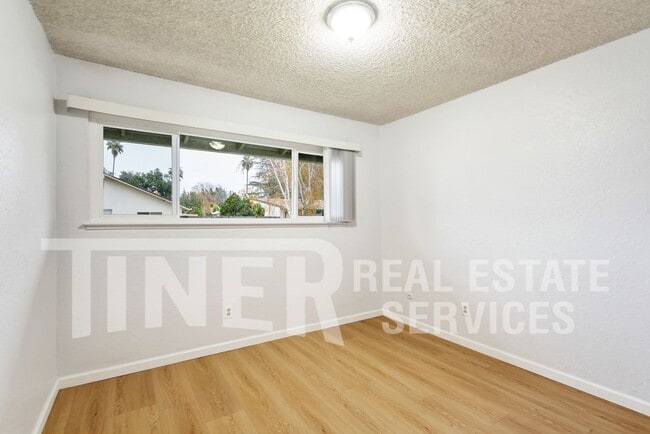 Building Photo - 2 Cinder Ct