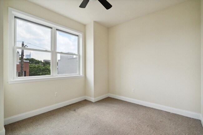 Building Photo - 1521 W Seybert St