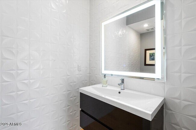 Building Photo - 10074 E Flathorn Dr