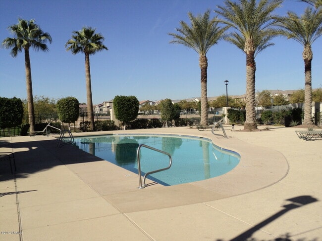 Building Photo - 2273 E Huntington Dr