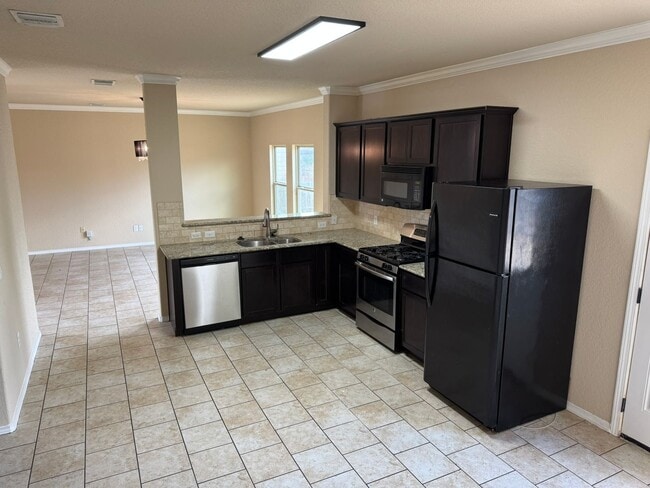 Building Photo - Move-In Special! Spacious 3BR Home with La...