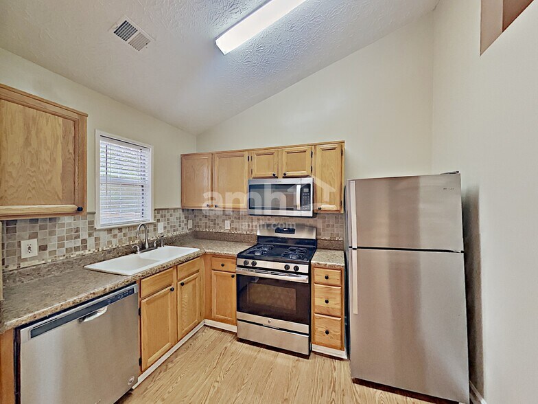 Building Photo - 4046 River Rock Way
