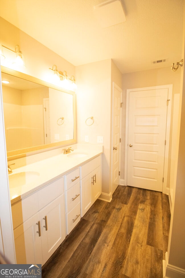 Building Photo - 106A Woodsedge Dr