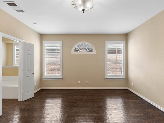 Building Photo - 8129 Springmoss Dr