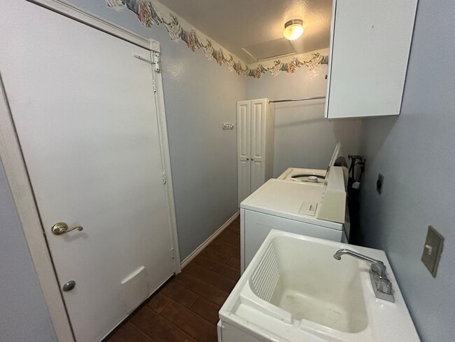 Building Photo - Elegant 4-Bedroom, 3-Bath Home in Prime Cul-de-Sac Location