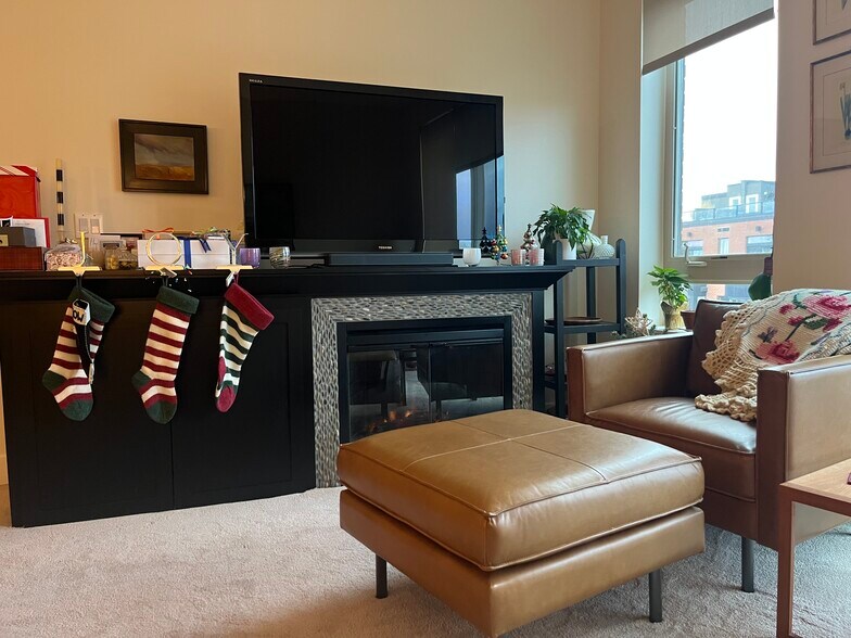 Building Photo - 6801 Greenwood Ave N