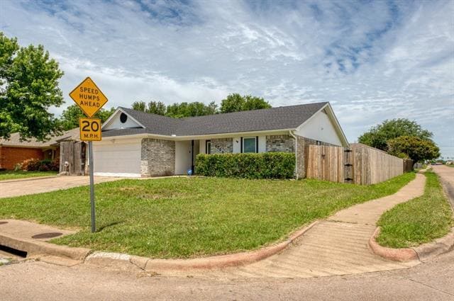 Building Photo - 1700 Willow Vale Dr