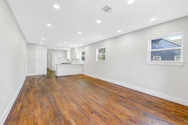 Building Photo - 312 Maple Ave