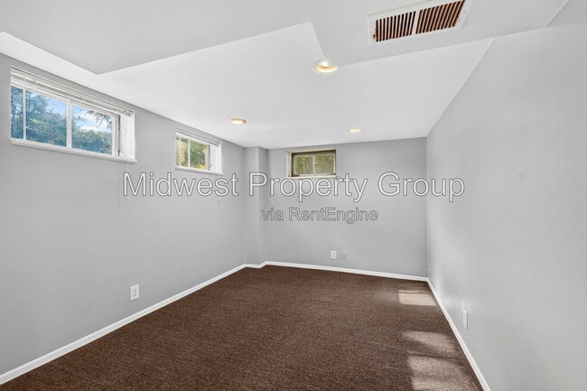 Building Photo - 1205 Acredale Dr