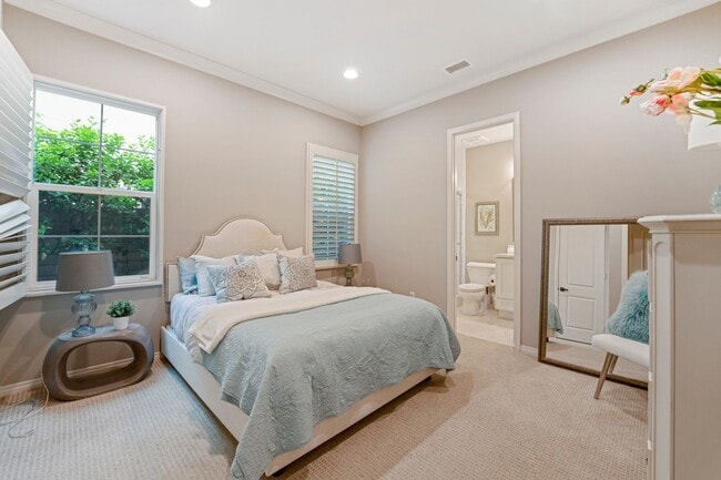 Building Photo - Exceptional Remodeled & Professionally Fur...
