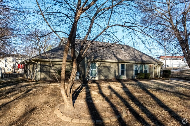 Building Photo - Clo Housing