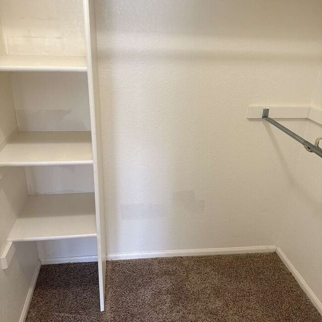 Building Photo - Lovely 2-Bedroom Condo with Modern Comfort...