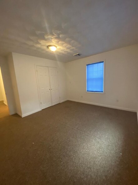 Building Photo - 287 Lockwood St