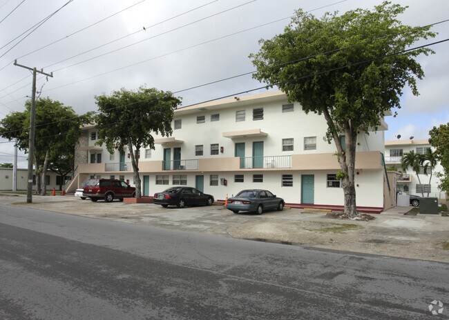 Building Photo - Capri Apartments