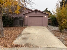 Building Photo - 615 Oriole Ave