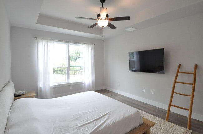 Building Photo - Gorgeous Home with Green Belt view!