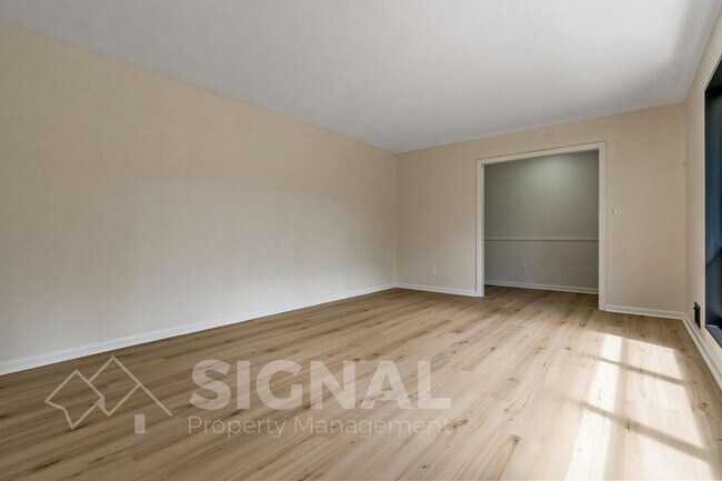 Building Photo - 4324 Warren Rd