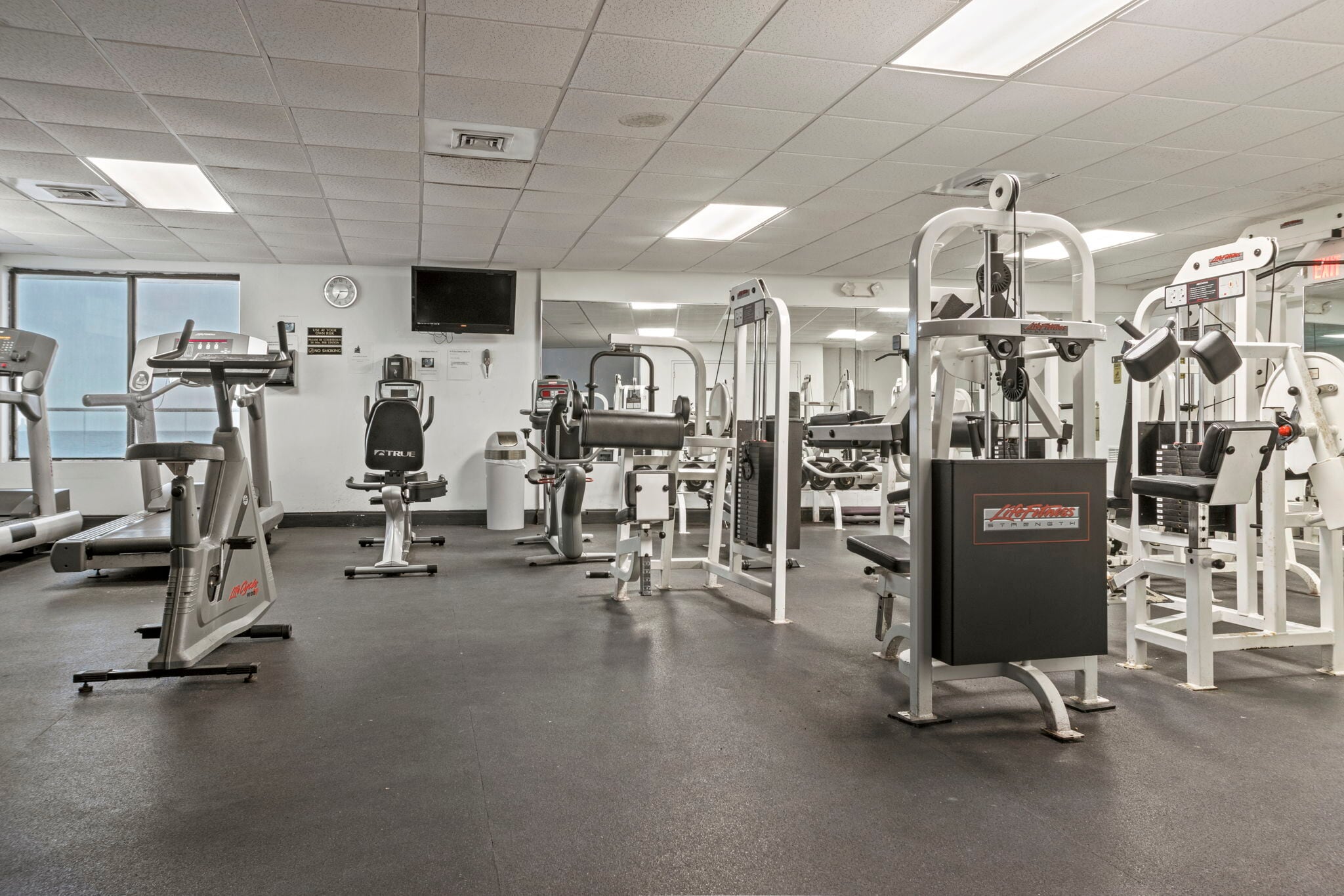 Building Photo - 3725 S Ocean Dr