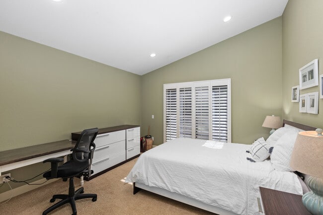 Building Photo - 16140 Av. Venusto