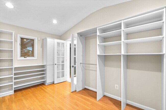 Building Photo - 4 Bed 3 Bath - Bethesda Single Family Home - Move In Ready