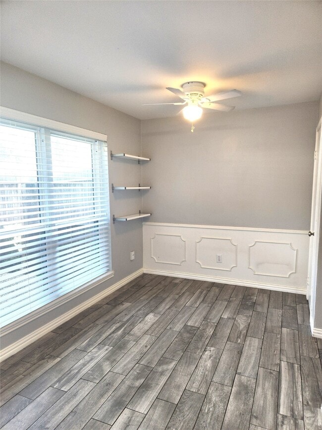 Building Photo - 10352 Longmont Dr