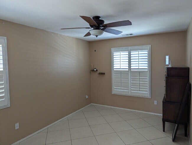 Building Photo - Spacious north Pomona property
