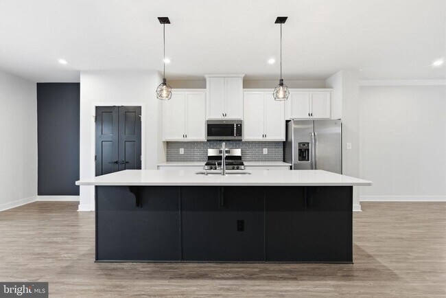 Building Photo - 18091 Red Cedar Rd