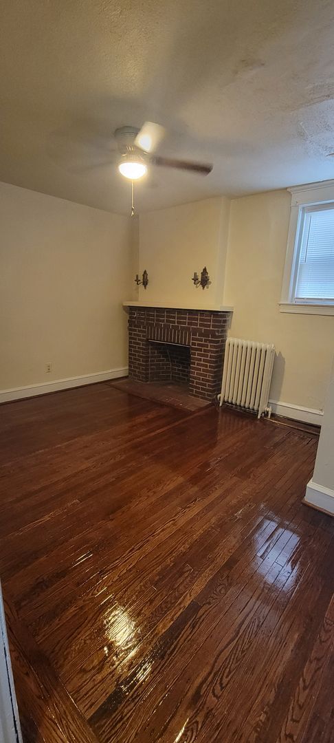 Building Photo - 422 E Roosevelt Blvd