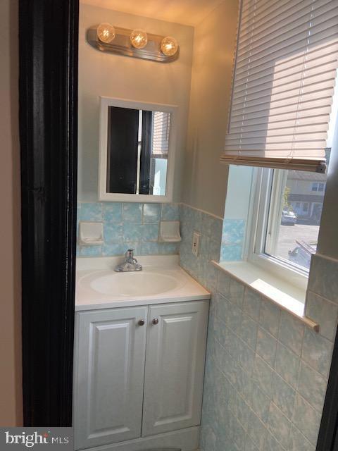 Building Photo - 612 COUNTRY